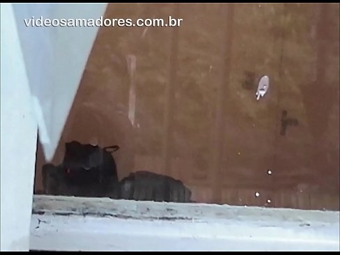 ❤️ Mutum mai katsawa yana kallon budurwarsa tare da wani saurayi, yana yin rikodin bidiyo mai ban tsoro ba tare da damun ma'auratan ba ️ Batsa na Gida ️❤